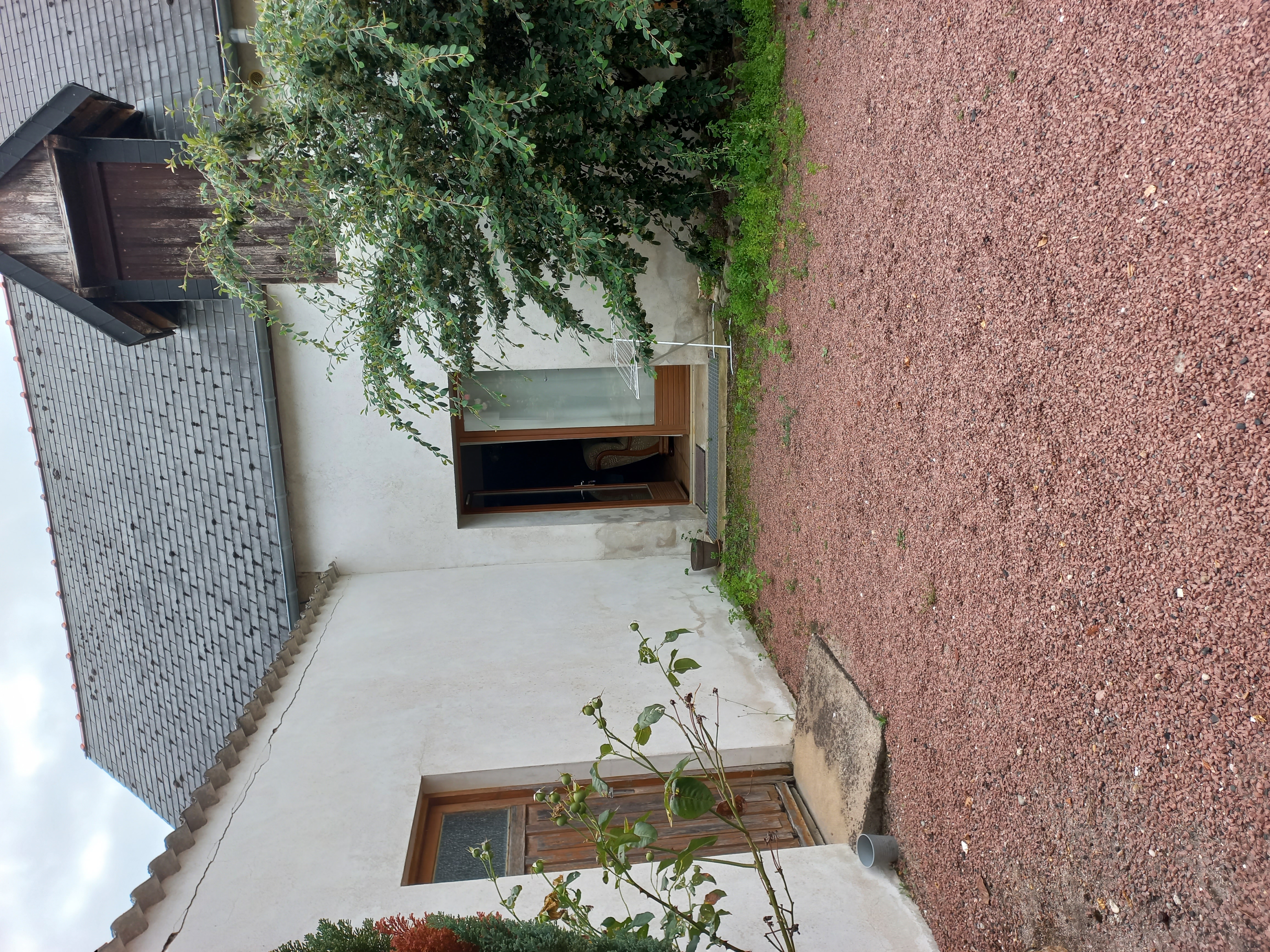 L'entr&eacute;e du studio 40M2 dans une d&eacute;pendance